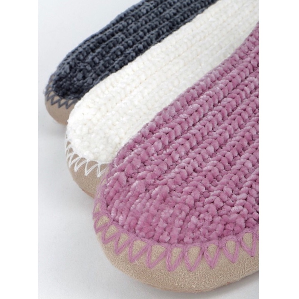 🆕 “Cozy Up” Chenille Plush Slipper Socks - Picture 5 of 8